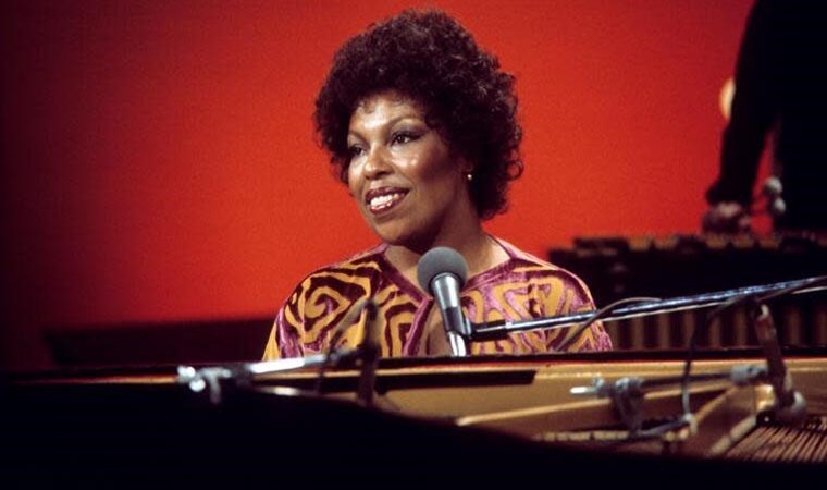 Müzik dünyasına unutulmaz eserler kazandırmıştı: Roberta Flack, 88 yaşında hayatını kaybetti