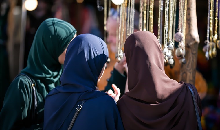 Orta Asya'da çarşaf, burka ve dini siyaset yasağı!