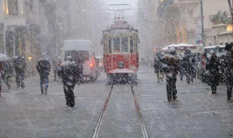 AKOM’dan yeni uyarı: İstanbul’a hem şiddetli rüzgar hem kar sağanağı geliyor!