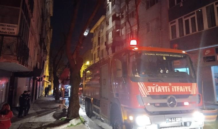 İstanbul'da panik anları... 6 katlı boş binada yangın çıkarıp kaçtılar!