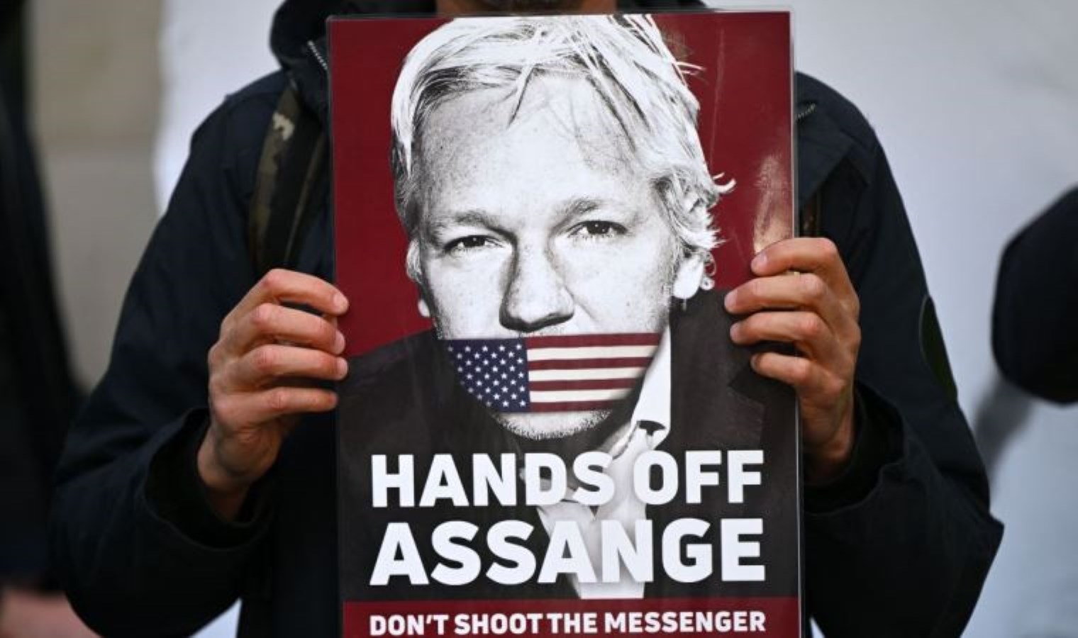 UK Judge Sends Julian Assange Extradition Decision To Government - Son ...