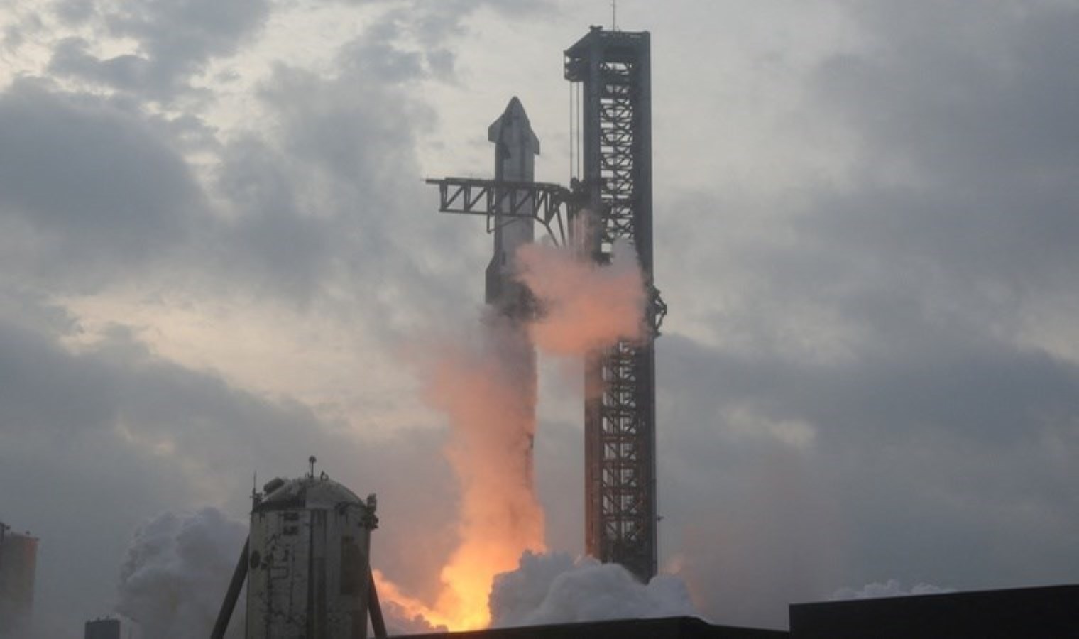 SpaceX’s Historic Fifth Starship Test Flight: Major Milestone in Reusable Rocket Technology