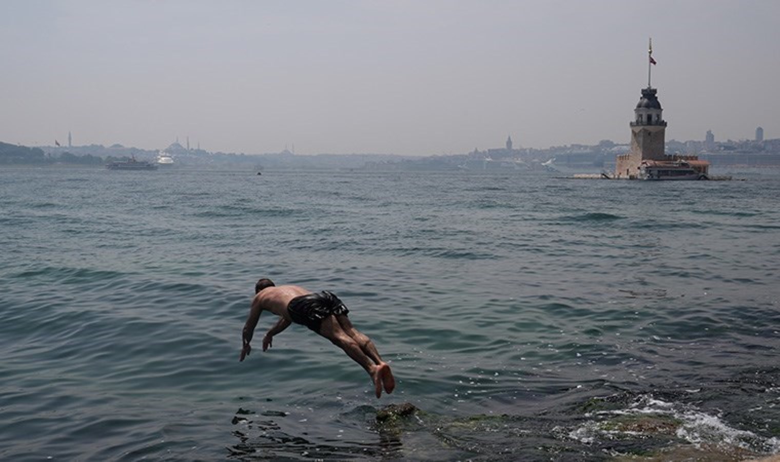 İstanbul'da sıcaktan bunalanlar serinlemek için sahil ve parkları tercih  etti - Son Dakika Türkiye Haberleri | Cumhuriyet