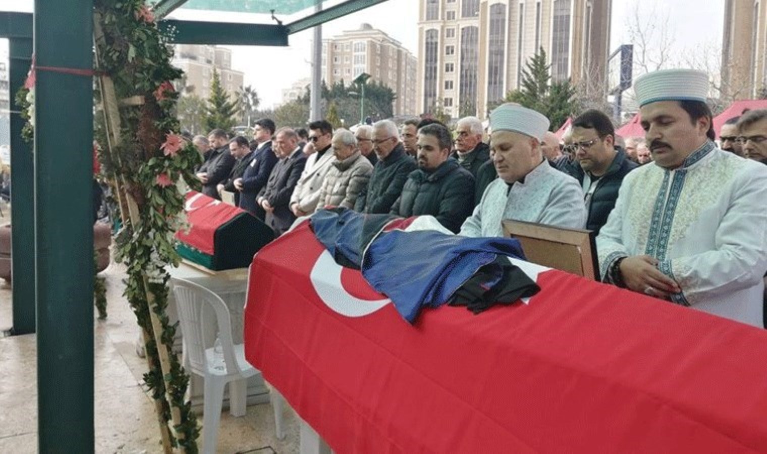 Bolu'da yangında hayatını kaybeden Prof. Dr. Atakan Yalçın ve kızı toprağa verildi