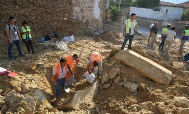 Binlerce yıllık tarihi alanların üzerine moloz döktüler