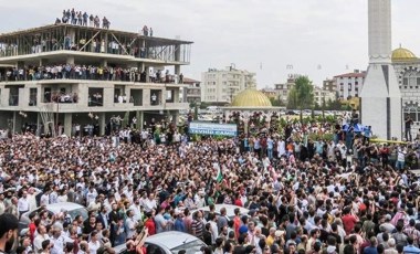 “Alevilerin kökünü kazıyacağız” diyen cihatçıya Reyhanlı’da kitlesel cenaze töreni!