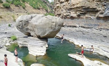 Antalya sahillerini aratmadı... Serinlemek için akın ettiler (16.08.2019)(Video Haber)