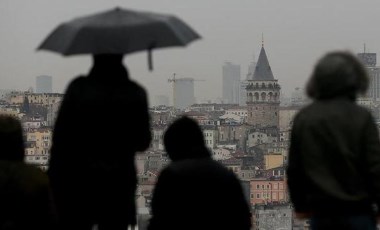 İstanbul yağmura teslim: 1 kişi öldü, yollar çöktü