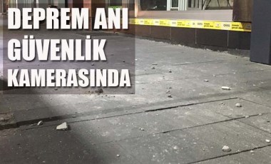 Deprem anı kameralara yansıdı