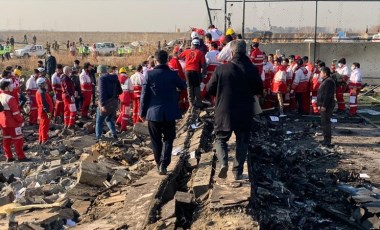 İran'da düşen uçakta 176 kişi hayatını kaybetti: Olay yerinden kareler