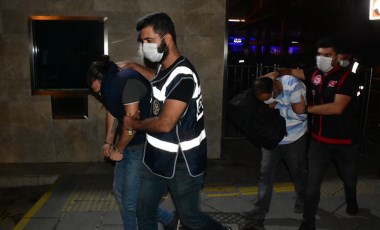 İzmir'de bir haftada 16 ton etil alkol ele geçirilirken, 10 kişi tutuklandı