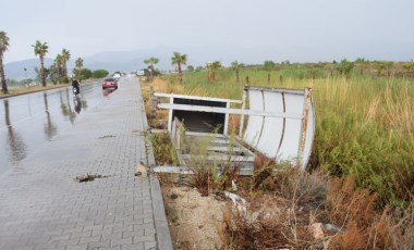 Kumluca'da şiddetli yağmur, dolu ve fırtına: 1 ölü