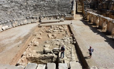 Myra- Andriake kazılarında 'yılın bulgusu' niteliğinde heykelcikler ortaya çıkarıldı