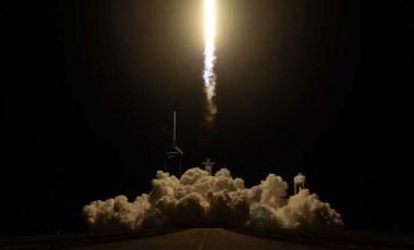 SpaceX ve NASA uzaya ilk operasyonel astronot görevini başlattı