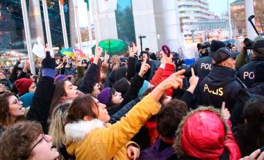 ‘Las Tesis’ dansı yapan kadınları darp eden polisler hakkında karar