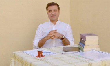 Selahattin Demirtaş'tan tutukluluğunun 4. yılında mesaj: Direniyoruz, başarıyoruz, kazanıyoruz