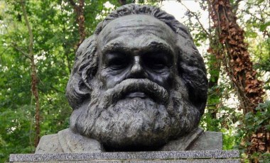 Karl Marx’ın mezarı turistik alana dönüştürülüyor