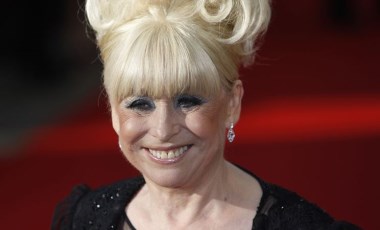 İngiltere'nin sevilen ekran yüzü, oyuncu Barbara Windsor hayatını kaybetti