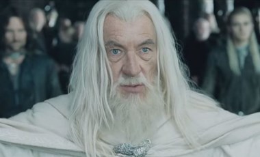 'Yüzüklerin Efendisi'nin Gandalf'ı Sir Ian McKellen Covid-19 aşısı oldu