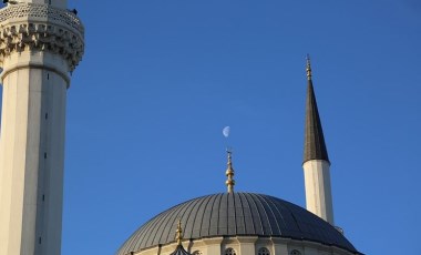 Belediyenin Kuran kursu için verdiği dükkan çaycıya kiralandı