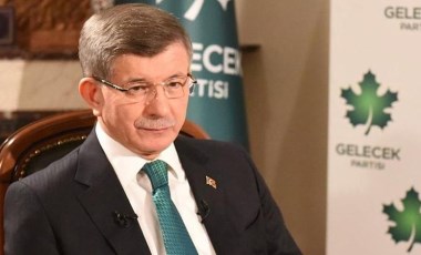 Davutoğlu, kavgalı olduğu 'Pelikancılar' ile yan yana geldi