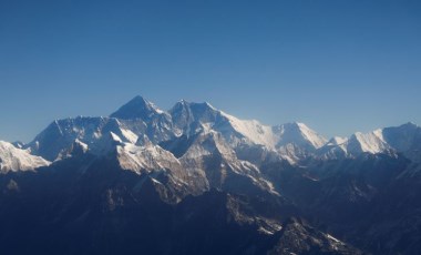 Bilim insanları açıkladı: Everest'in yüksekliği değişti