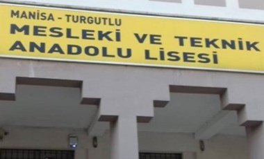 Boş derste müdür yardımcısının din eğitimi vermesine karşı çıkan öğretmen “Cumhurbaşkanı ve dine hakaret”ten açığa alındı