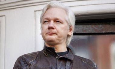 WikiLeaks’in kurucusu Julian Assange hakim karşısında