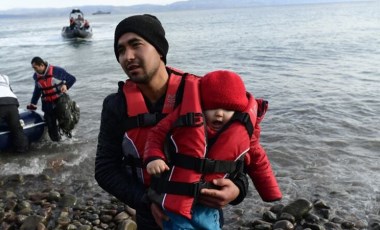 Kapılar açıldı! Göçmenler Yunanistan'a ulaştı... İşte ilk kareler