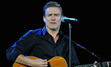 Bryan Adams eleştiri yağmuruna tutuldu