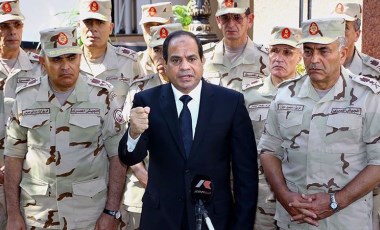 Sisi'den Libya'ya askeri müdahale sinyali