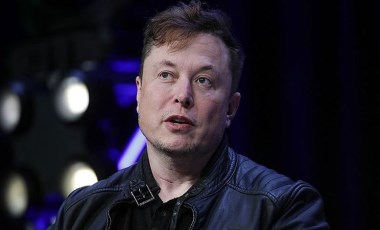 Elon Musk, insan beynini bilgisayara bağlayacak Neuralink için tarih verdi