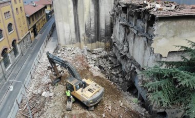 Tarihi Bomonti Bira Fabrikası’nın yıkımına başlandı