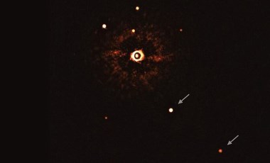 İlk kez bir başka güneş sisteminin yıldızı ve iki gezegeni, teleskopla gözlendi