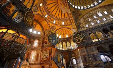 Ayasofya'da hangi mozaikler var, bu eserlerin tarihi önemi ne?