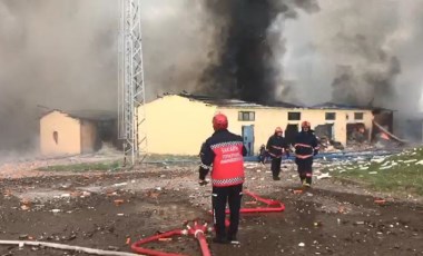 Hendek’te havai fişek fabrikasında patlama olay yerinden kareler