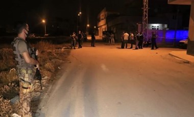 Adana'da bir eve el yapımı bomba atıldı