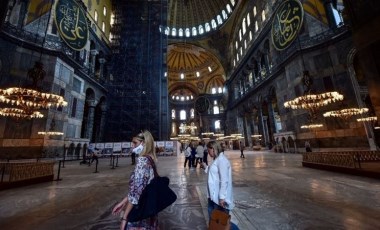 Ayasofya'da kıyafet yasağı