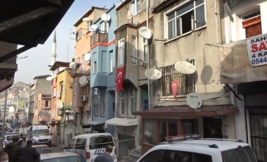 Beyoğlu'nda battaniyeye sarılı kadın cesedi bulundu