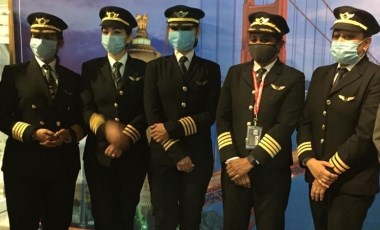 Hindistanlı kadın pilotlar 17 saatlik direkt uçuşla dünya rekoru kırdı