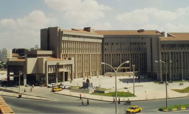 Mimarisi ödüllü olan Gaziantep Hükümet Konağı’nın, millet bahçesi için yıkılacağı iddiası