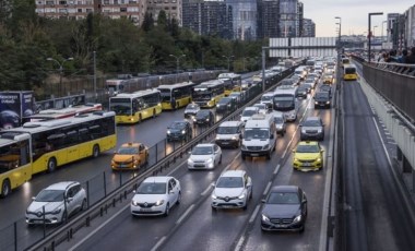 İstanbul'da sağanağın etkisiyle trafik yoğunluğu arttı