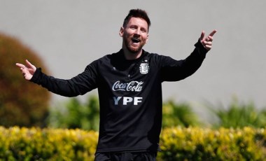 Diego Simeone, Messi ile transfer sezonunda ilgilendiğini açıkladı