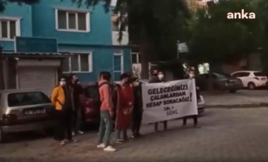 TÜGVA önünde protesto yapan öğrenciler: 