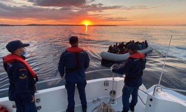 İzmir açıklarında Türk kara sularına itilen 67 göçmen kurtarıldı