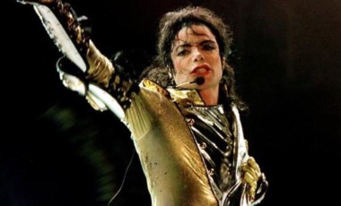 Michael Jackson'ın pasaport başvuru formu satışa çıkarıldı