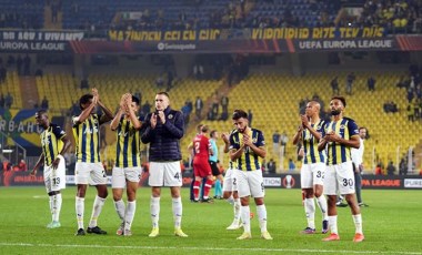 Taraftar, beraberliğin ardından Fenerbahçeli futbolculara tepki gösterdi