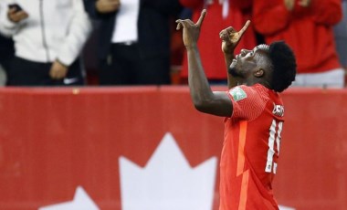 Alphonso Davies, Messi'yi görünce kendinden geçti