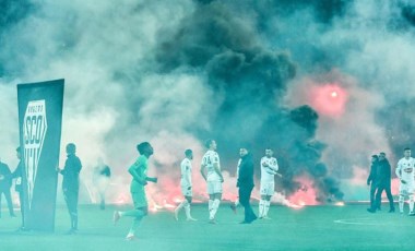 St. Etienne - Angers maçı meşaleler sebebiyle geç başlatıldı