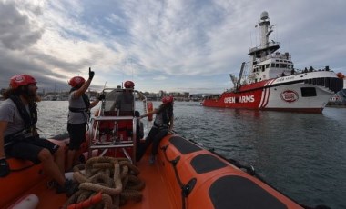 İtalya'da eski İçişleri Bakanı Salvini, göçmenleri denizde mahsur bırakmaktan yargılanıyor